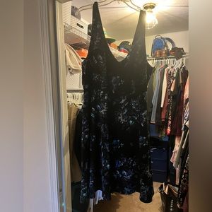 Floral dress with scoop neck.